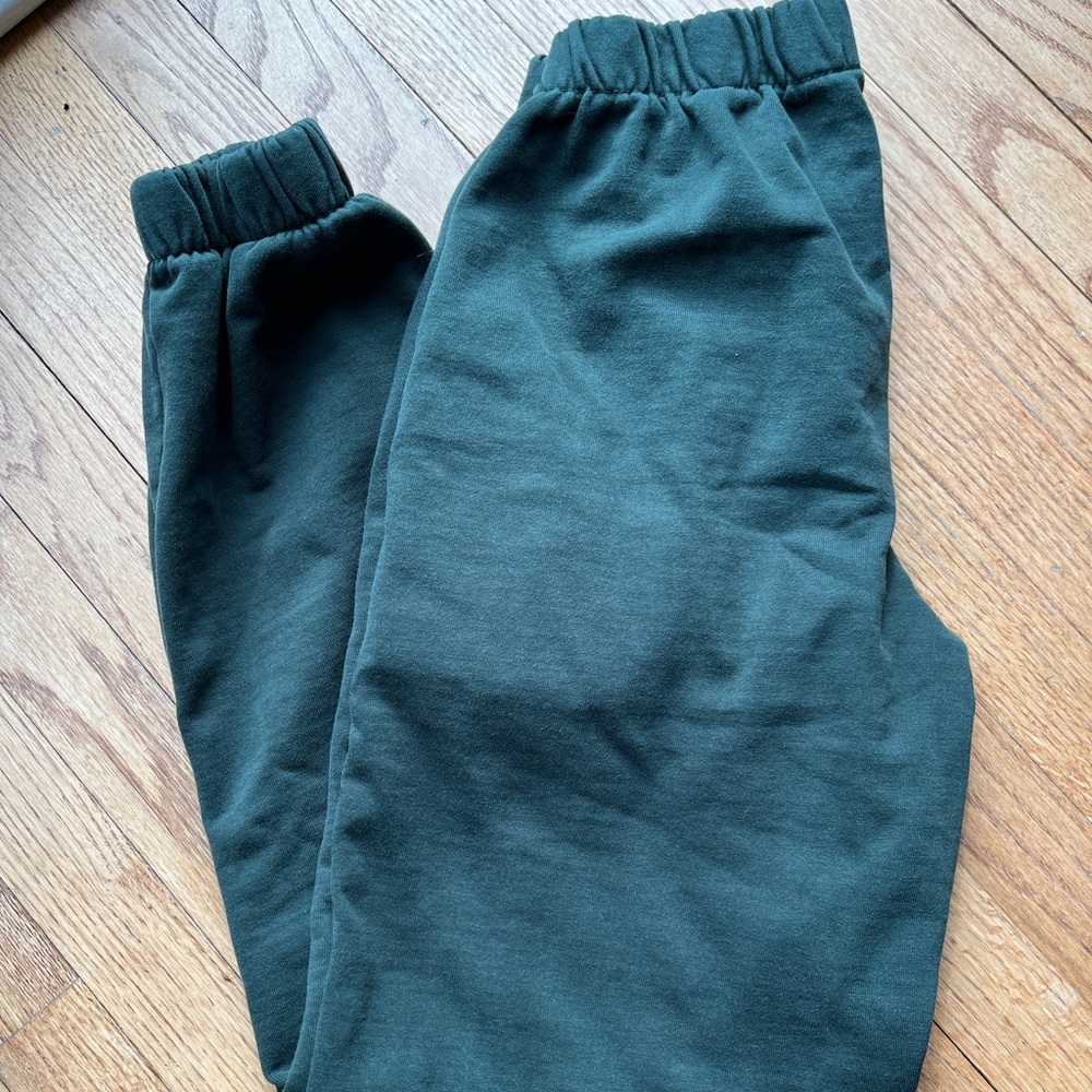 Brandy Melville “Rosa” sweatpants